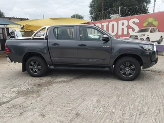 2025 Toyota Hilux 2.4 GD-6 D/Cab AT, excellent condition, full service,11000km, R465000