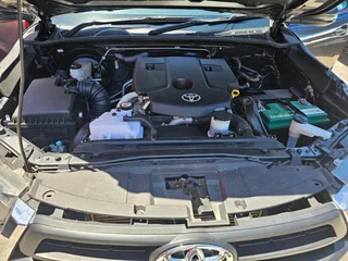 2025 Toyota Hilux 2.4 GD-6 D/Cab AT, excellent condition, full service,11000km, R465000