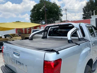 2016 Isuzu KB 300 D-TEQ D/Cab LX, excellent condition, full service, R215000