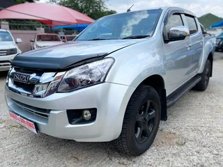 2016 Isuzu KB 300 D-TEQ D/Cab LX, excellent condition, full service, R215000