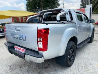 2016 Isuzu KB 300 D-TEQ D/Cab LX, excellent condition, full service, R215000