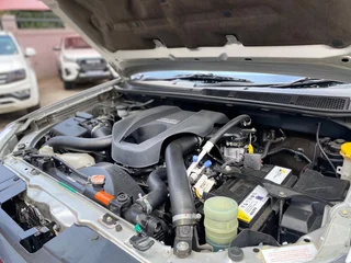 2016 Isuzu KB 300 D-TEQ D/Cab LX, excellent condition, full service, R215000