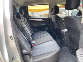 2016 Isuzu KB 300 D-TEQ D/Cab LX, excellent condition, full service, R215000