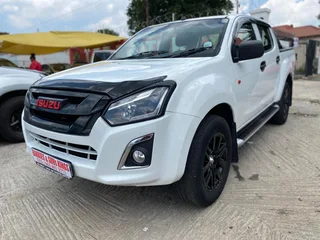 2018 Isuzu KB 250 D/Cab, excellent condition, full service R195000