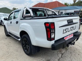 2018 Isuzu KB 250 D/Cab, excellent condition, full service R195000