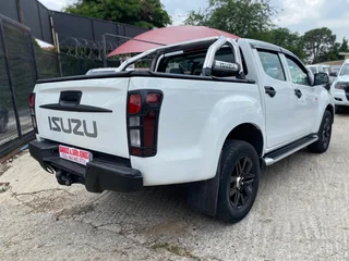 2018 Isuzu KB 250 D/Cab, excellent condition, full service R195000