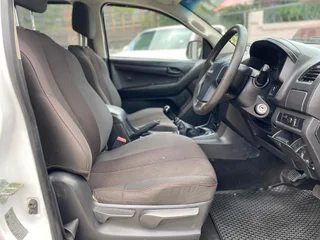 2018 Isuzu KB 250 D/Cab, excellent condition, full service R195000