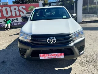 White Toyota Hilux 2.4 GD with 104000km available now!