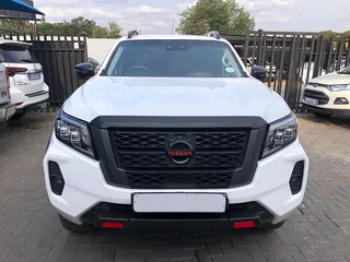 2024 Nissan Navara 2.5D Pro-4X 4X4 D Cab AT, excellent condition, R415000