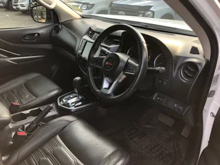 2024 Nissan Navara 2.5D Pro-4X 4X4 D Cab AT, excellent condition, R415000