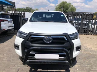 2024 Toyota Hilux 2.8 GD-6 4X4 Legend, extra cab, R430000
