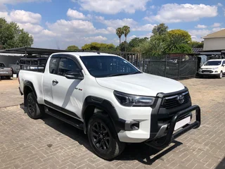 2024 Toyota Hilux 2.8 GD-6 4X4 Legend, extra cab, R430000