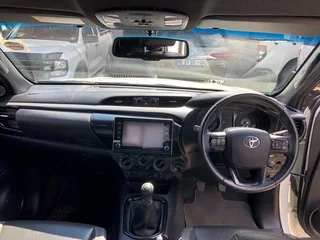 2024 Toyota Hilux 2.8 GD-6 4X4 Legend, extra cab, R430000