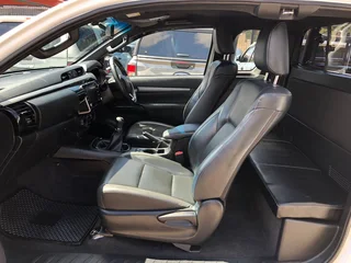 2024 Toyota Hilux 2.8 GD-6 4X4 Legend, extra cab, R430000