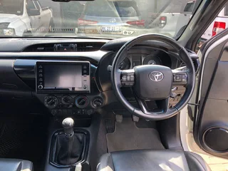 2024 Toyota Hilux 2.8 GD-6 4X4 Legend, extra cab, R430000