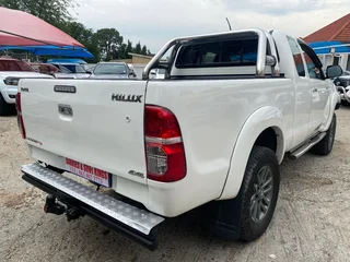 2014 Toyota Hilux 3.0 D-4D Xtra Cab 4x4 , excellent condition, full service, RR239900