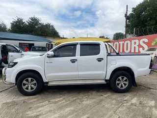 2011 Toyota Hilux 3.0 D-4D D/Cab, excellent condition, R239900