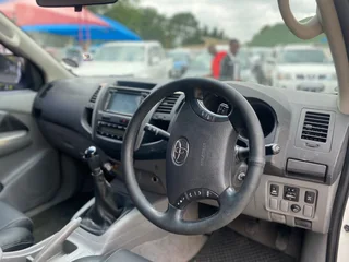 2011 Toyota Hilux 3.0 D-4D D/Cab, excellent condition, R239900