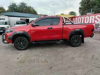 2023 Toyota Hilux 2.8 GD-6 4X4 Legend AT XC, excellent condition, full service, R399900