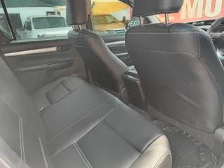 White Toyota Hilux 2.4 GD-6 D/Cab 4x4 SRX with 92000km available now!