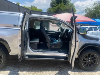 2018 Toyota Hilux 2.8 GD-6 extended cab 4x4, excellent condition, full service, R335000