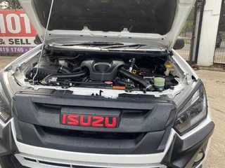 2021 Isuzu D-Max 250 D/Cab X-Rider Auto, excellent condition, full service, R259900