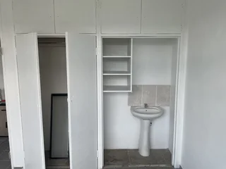 AAA GRADE rooms for rent to Ladies