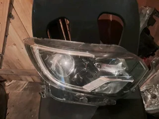 Renault triber right front headlight