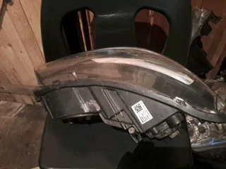 Renault triber right front headlight