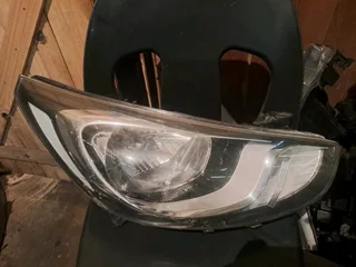 Hyundai accent right front headlight
