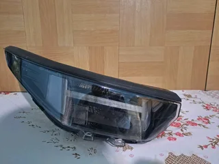 Hyundai exter right front upper headlight
