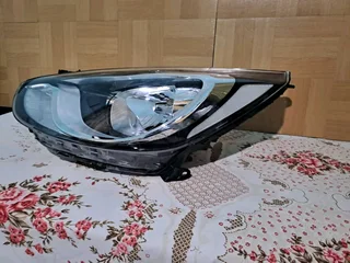 Hyundai accent left front headlight