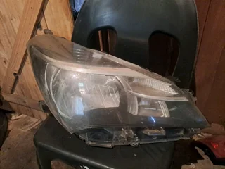 Toyota Yaris right front headlight