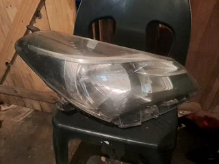 Toyota Yaris right front headlight