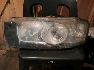 Chevrolet Captiva left front headlight