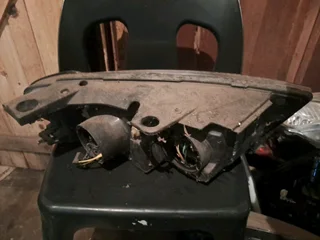 Chevrolet Captiva left front headlight