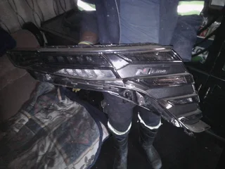 Hyundai Tucson right front headlight