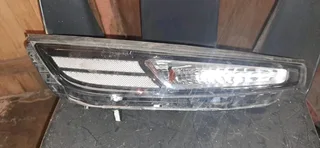 Hyundai venue right front upper headlight