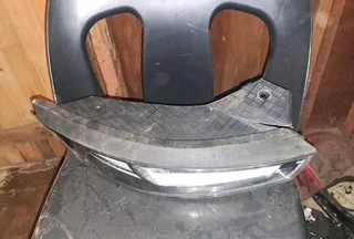 Hyundai venue right front upper headlight