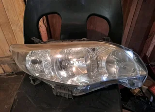 Toyota Corolla professional right front headlight