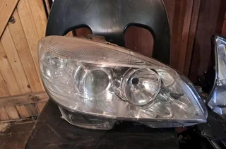 Merc w204 right front headlight (prefacelift)