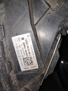 Audi q5 right front headlight