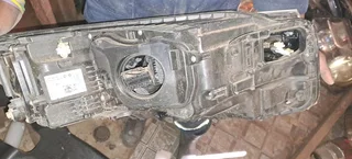 Vw touareg left front headlight