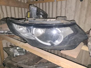 Land rover discovery sport right front headlight
