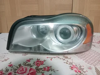 Volvo xc90 left headlight