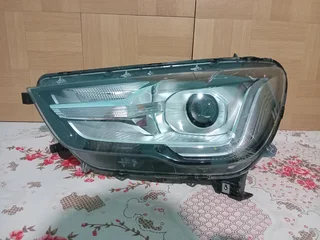Gwm p series left headlight (1 top clip broken)