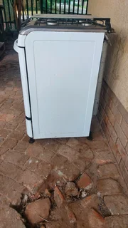 White Defy Gassstove for sale