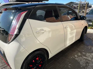 2015 Toyota Aygo 1.0  X-Play Hatchback