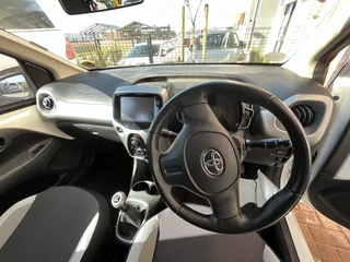 2015 Toyota Aygo 1.0  X-Play Hatchback