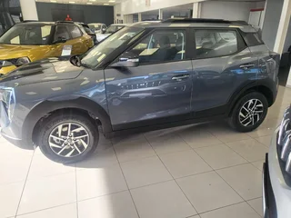 2025 Mahindra XUV  3XO AX5 MT   SUV